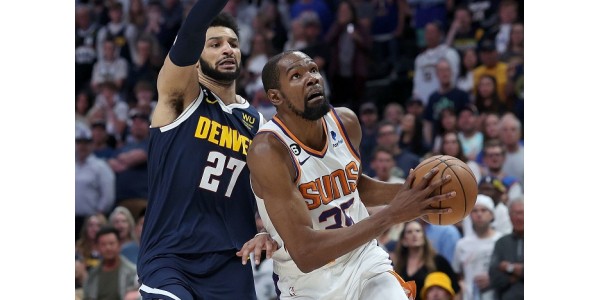 Phoenix Suns kamppailee päästäkseen finaaliin